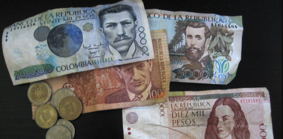 Colombianos gastarían el aumento del salario mínimo pagando impuestos gracias a la reforma tributaria (Wikimedia)