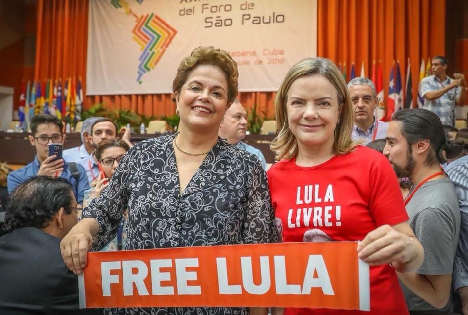 Los manifestantes fueron convocados por grupos de izquierda y sindicatos alineados con el Partido de los Trabajadores de Rousseff para pedir que se realicen nuevas elecciones (Argnoticias)