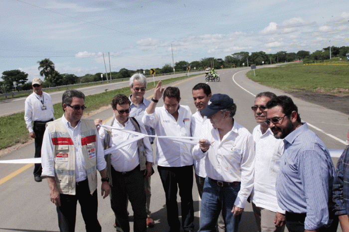 El presidente Santos y el vicepresidente Vargas Lleras inauguran tramo de la Ruta del Sol 2 que podría haber sido adjudicada gracias a sobornos (Foto: Las2Orillas)