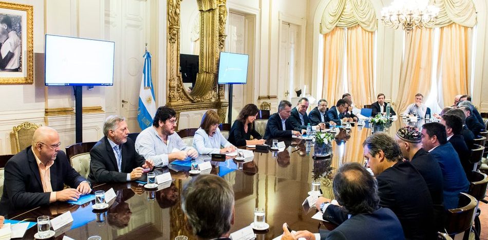 Esta mañana el presidente argentino lideró una reunión de gabinete donde se discutieron las novedades. (Twitter)