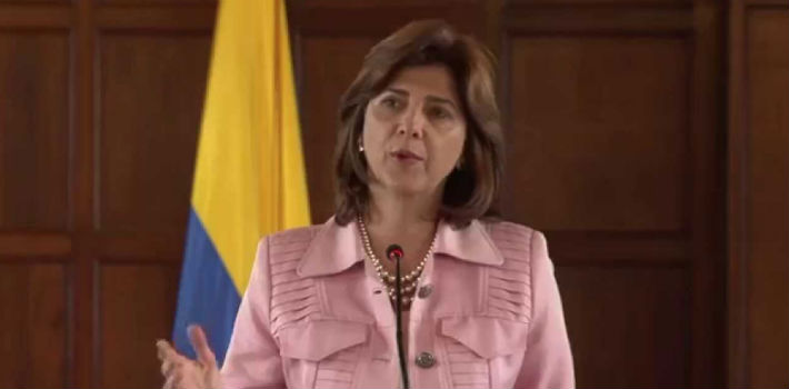 La canciller María Ángela Holguín dijo que debido a los resultados, los fondos de colaboración internacional para el acuerdo quedaban congelados (YouTube)