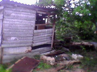 Antes del ciclón, las casas ya perdieron las latas.