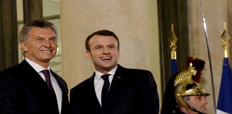 La sonrisa de Macri, sólo para la cámara. Macron le enfrió el acuerdo entre los bloques y no hubo anuncio. (Twitter)