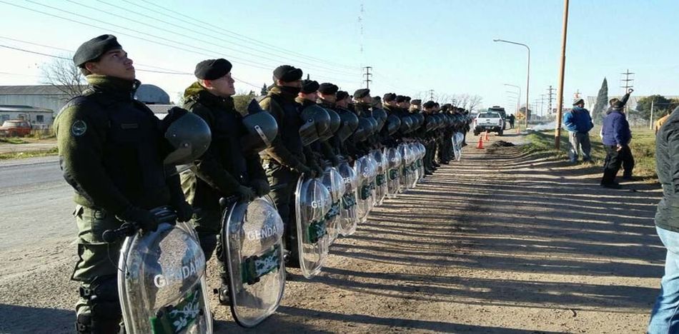 Continúan los enfrentamientos en el Sur argentino entre los manifestantes mapuches y las fuerzas de seguridad. (Twitter)