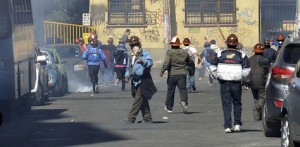 Enfrentamiento entre mineros y policías en la Calle Ravelo, La Paz 
