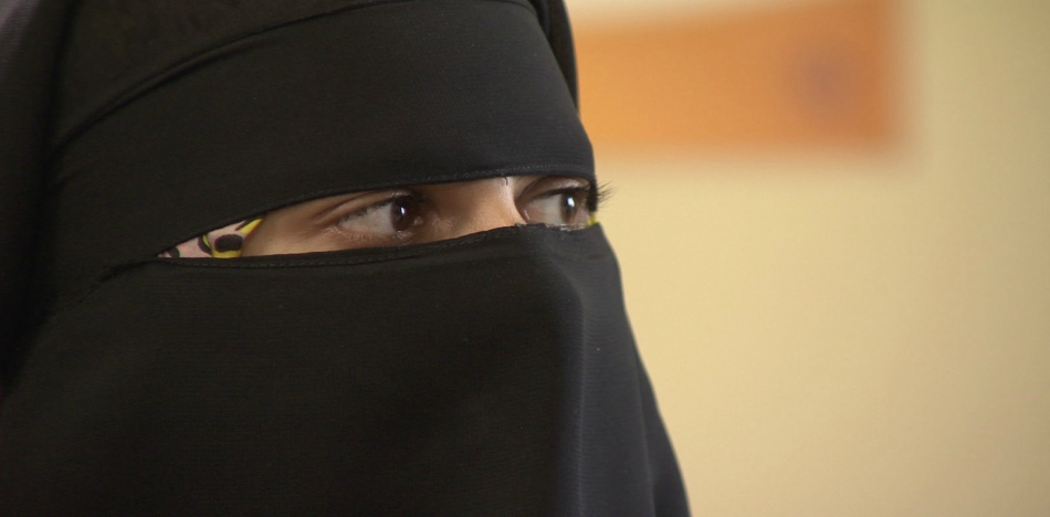 Mujer musulmana usa niqab (Flickr), prenda que no todas las musulmanas utilizan.