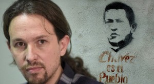 Pablo Iglesias delante de un graffitti de Chávez en Caracas. Nunca ocultó ser un seguidor del fallecido mandatario (ABC De La Semana)