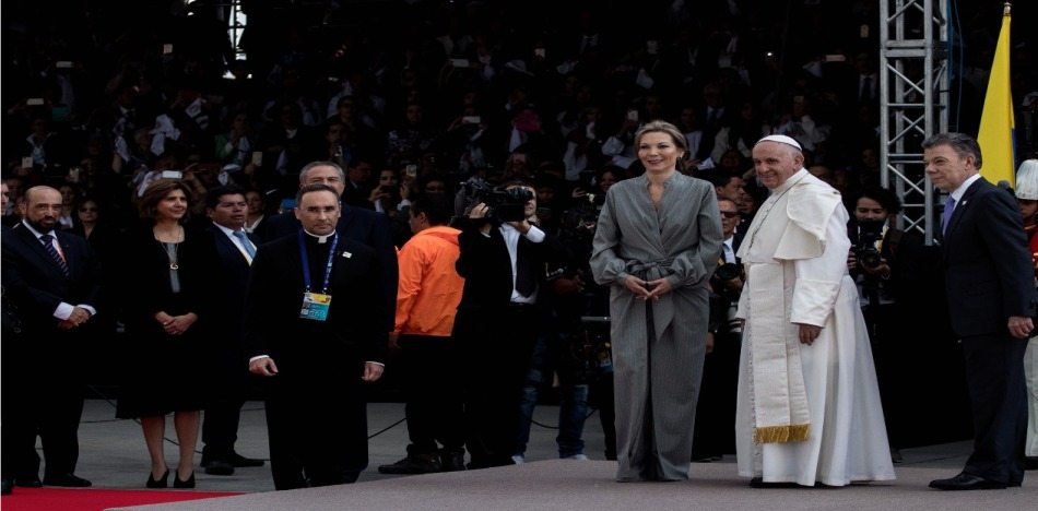 El Papa Francisco a su llegada a Colombia se reúne con Juan Manuel Santos (twitter)