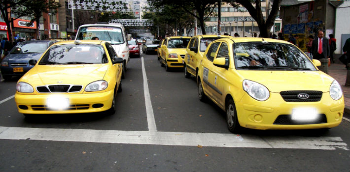 Miembros del gremio de taxistas han atacado sistemáticamente a conductores de Uber