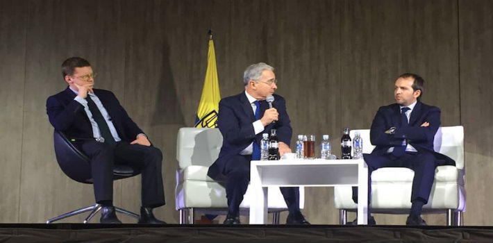 Álvaro Uribe ha sido el principal lider de la oposición al proceso de paz en Colombia (Facebook)