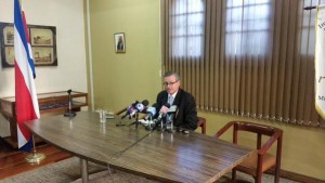 El Canciller de Costa Rica Manuel González sostuvo que las declaraciones del embajador Picado "crean confusión" sobre la postura oficial. 