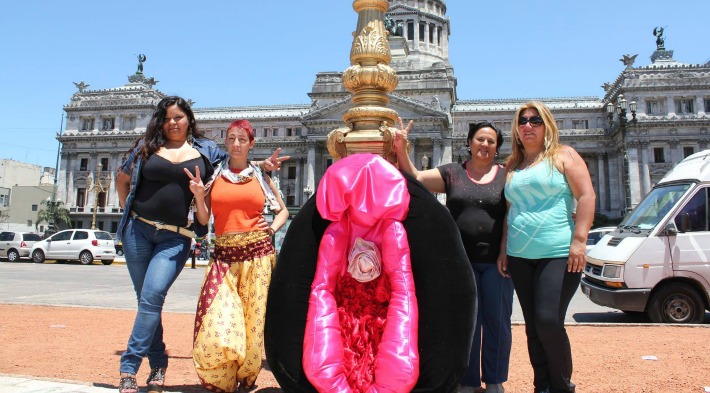 El sindicato argentino de prostitutas montó una carpa frente al Congreso para demandar el reconocimiento legal de su actividad laboral. (PanAm Post)