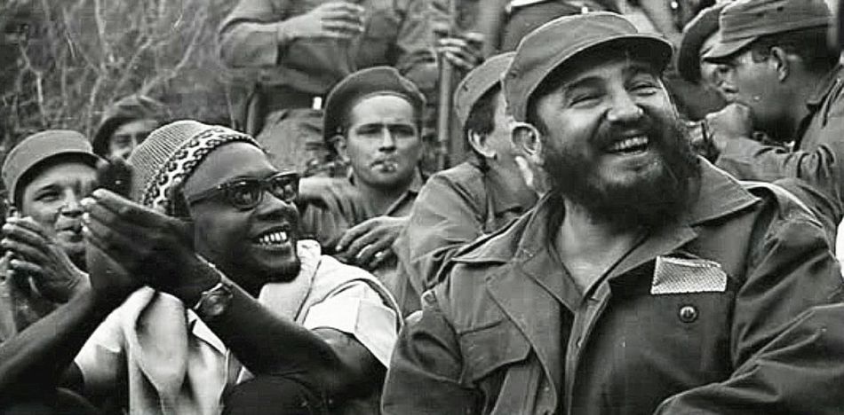 el líder anticolonial africano Amilcar Cabral y Fidel Castro (Africapedia)