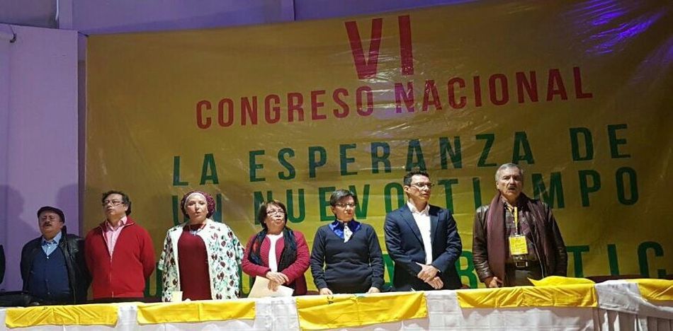 Los dirigentes políticos de izquierda Piedad Córdoba, Clara López, y Sergio Fajardo, estarán en las calles solicitando a los ciudadanos una firma para poder ser candidatos presidenciales el año siguiente. (Twitter)