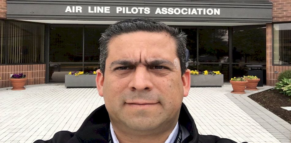 A través de un comunicado lo confirmó la Asociación Colombiana de Aviadores Civiles (ACDAC), su presidente, el capitán Jaime Hernández, será imputado por las declaraciones hechas tras el fatídico accidente del equipo de futbol Chapecoense en Colombia. (Twitter)