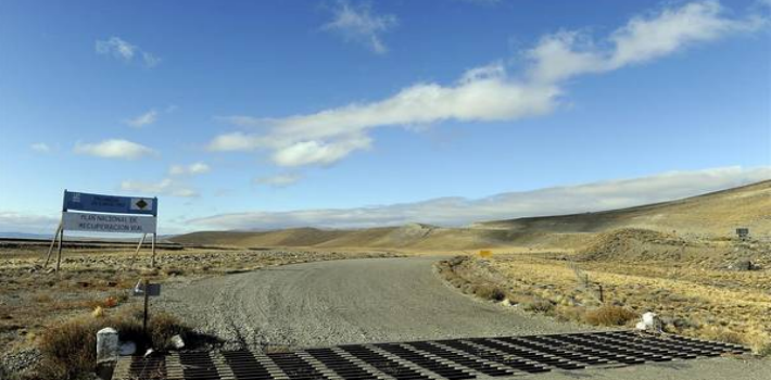 Esta foto publicada por Clarín muestra un camino sin terminar por la empresa de Báez en El Calafate, en la provincia de Santa Cruz (Clarín)