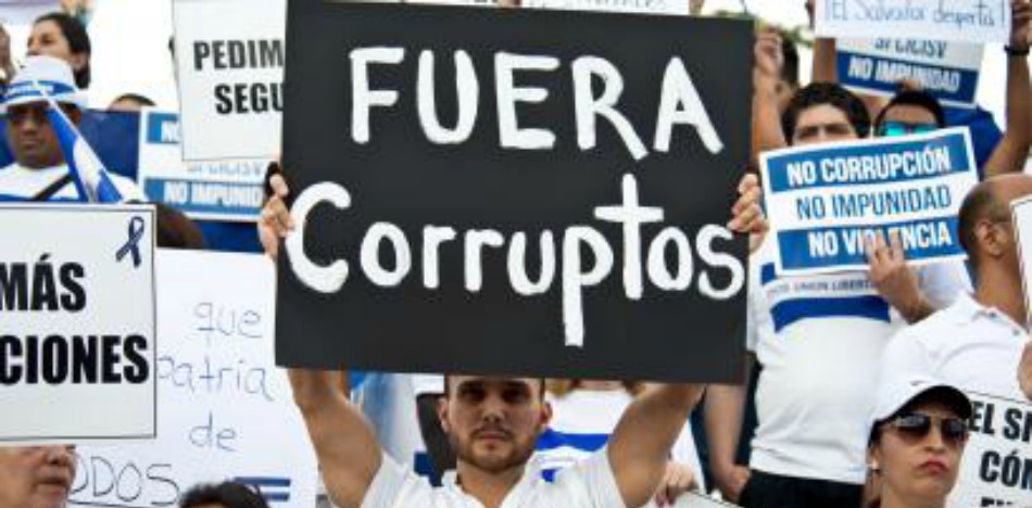 La corrupción en El Salvador ha sido el tema político del 2016. (Revista Summa)