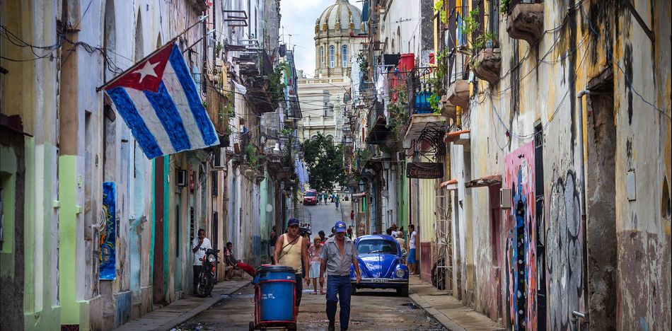 A pesar de que Raúl Castro ha tenido ciertas aperturas para la iniciativa privada en Cuba, se estima que (PIB) de Cuba en el año actual se establecerá entre en -1,4% y -0,3%. (Flickr)