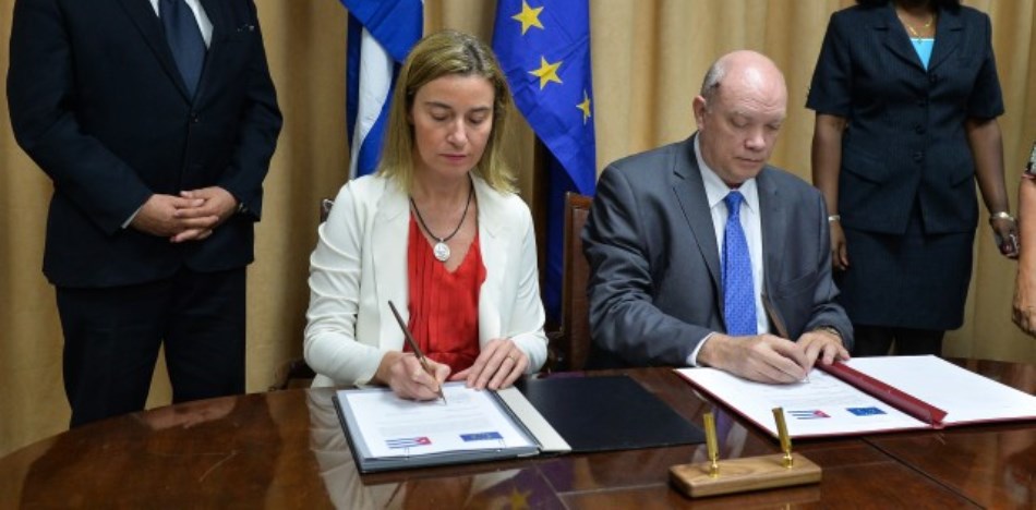 The EU signs an agreement to normalize relations with Cuba 