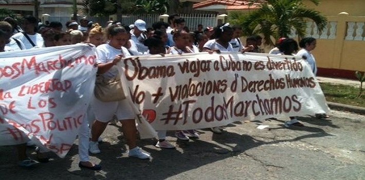 Las disidentes Damas de Blanco fueron atacadas después de salir de la acostumbrada misa dominical, cuando intentaron marchar en las calles de La Habana. (14yMedio)