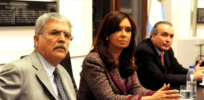 El exministro de Planificación, Julio de Vido (iz), Cristina Kirchner y el detenido exsecreatario de Obras Públicas, José Francisco López (der)(Los Andes)