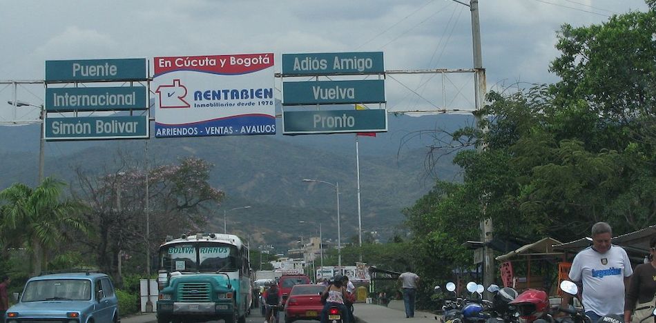 En horas de la madrugada tres colombianos murieron en la frontera con Venezuela en medio de una balacera. (Twitter)