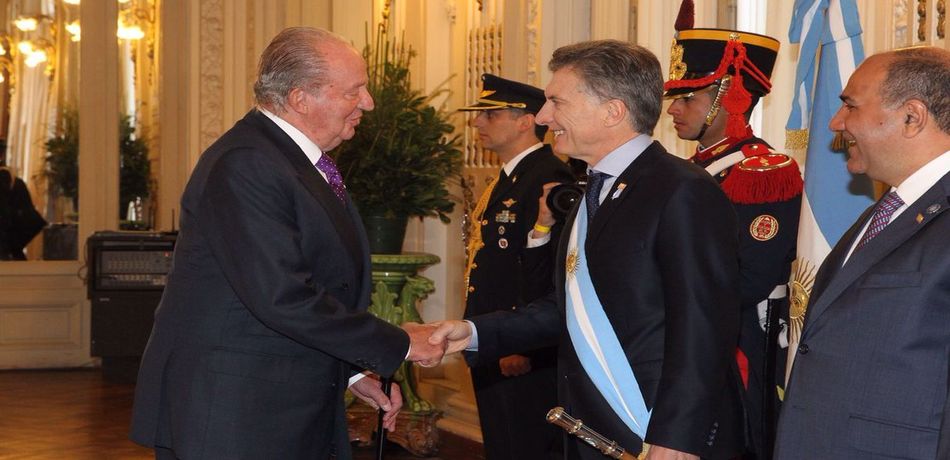 El Rey Emérito Juan Carlos I fue una de las visitas destacadas el día que asumió Macri (Twitter)