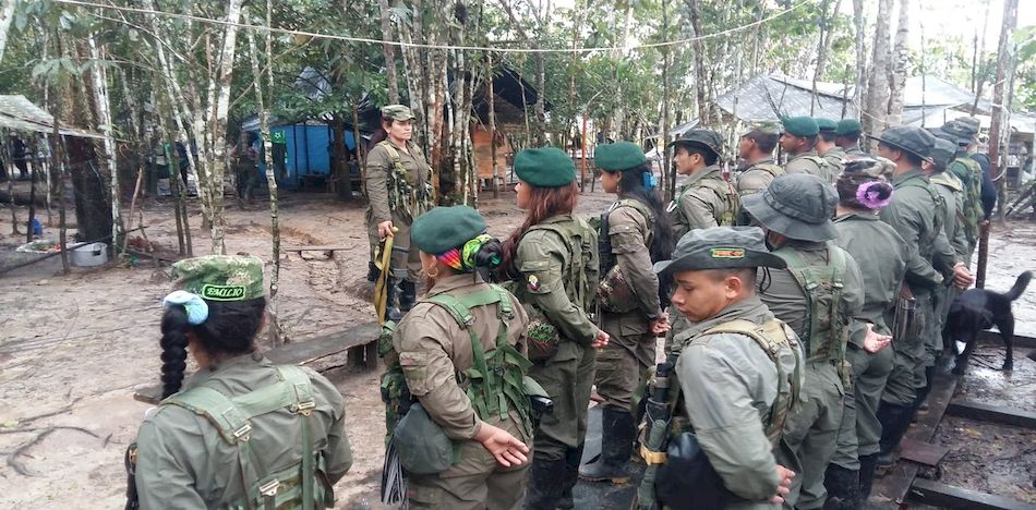 Se trata del capitán del ejército, Camilo Larrotta Echeverry, quien resulto herido en una pierna tras ingresar en la madrugada del día miércoles a una zona veredal de San José de Guaviare, al sur del país. (Twitter)