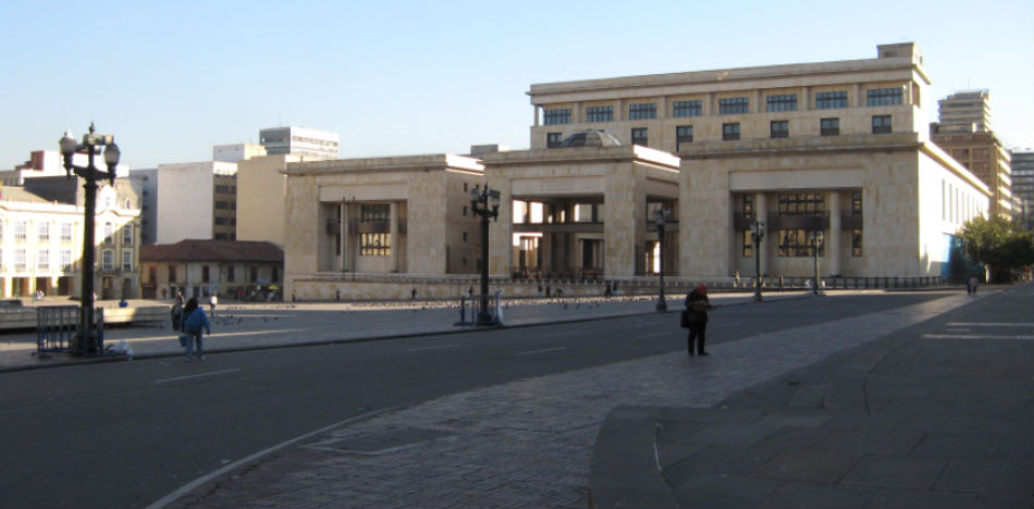 Palacio de Justicia, lugar donde opera la Corte Constitucional que aprobó el "Fast Track" (Wikimedia)