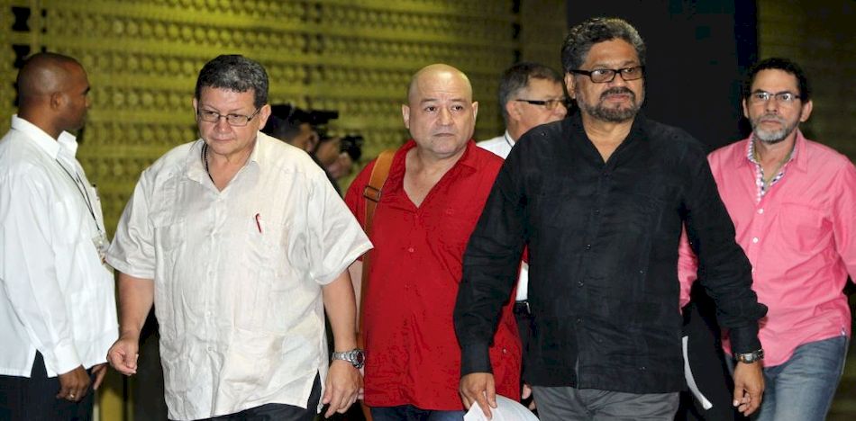 En la transición a la vía democrática las FARC decidieron mantener las siglas que los ha caracterizado como grupo guerrillero, sin embargo, de ahora en adelante serán conocidos bajo el nombre de “Fuerza Alternativa Revolucionaria de Colombia”. (Twitter)