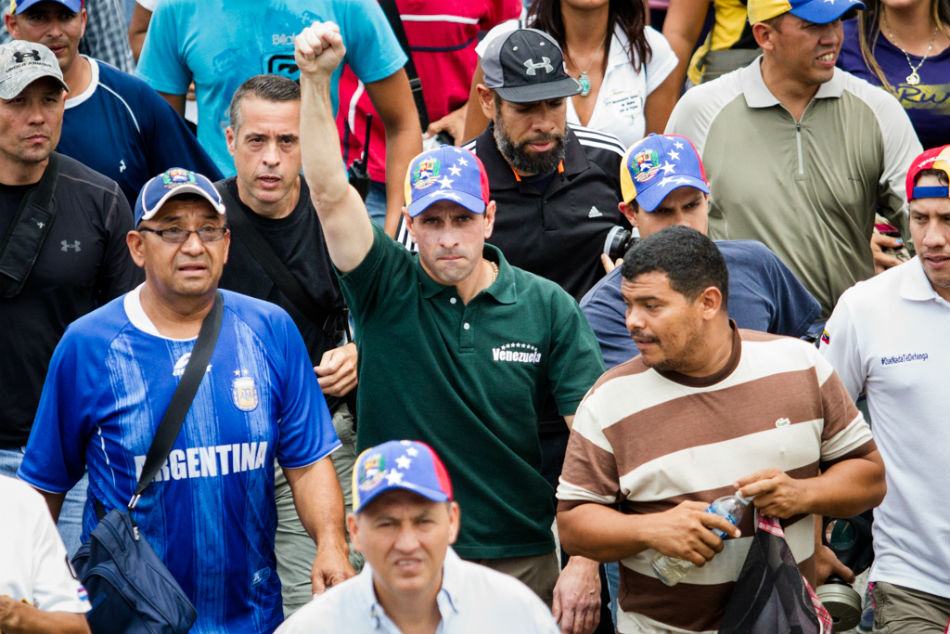 Gobernador y líder opositor Henrique Capriles encabeza manifestación en autopista Francisco Fajardo. (Foto: Leo Álvarez)