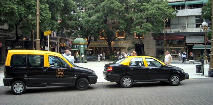 La batalla de los taxistas no es contra Uber, sino contra los consumidores que se benefician de ese servicio. (Guillermo Tomoyose)