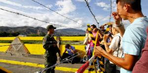 Las autoridades venezolanas deportaron al menos 1.500 colombianos que vivían en la zona fronteriza del estado Táchira. (Radio UChile)