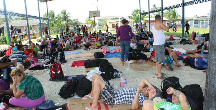 Migrantes cubanos en un refugio de Puerto Obaldía, Panamá. (TVN-2)