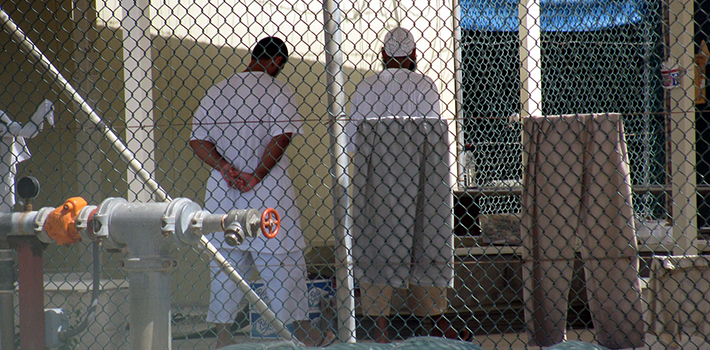 Una encuesta reveló que el 58% de los uruguayos piensan que recibir a los reclusos de Guantánamo es una mala idea.