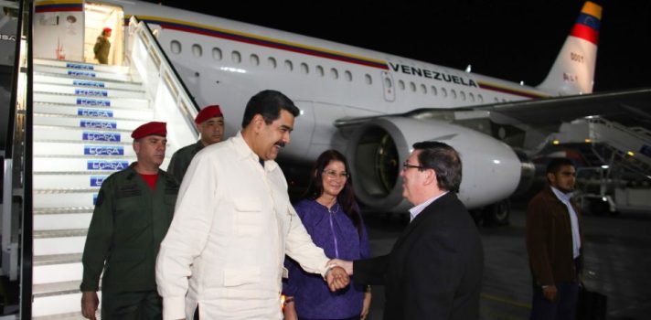 Maduro volvió de Cuba con la idea de resistir todo lo posible... o tras recibir luz verde para obtener refugio en la isla. (Últimas Noticias/AVN)