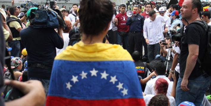 La oposición venezolana cerca a Maduro y este es muy impopular en el país. (La Patilla)