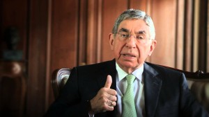 El ex presidente Oscar Arias criticó que los países en América Latina invirtieran tanto en equipamiento militar. (Informe Pastran)