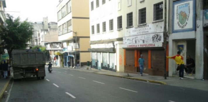 Vista de una calle de Caracas durante el paro cívico del 28 de octubre. (Correo del Orinoco)