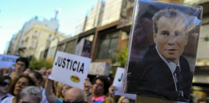 El 18 de enero, horas después de que se conociera la noticia de la muerte del Fiscal, miles de personas salieron a las calles de Buenos Aires a exigir justicia por las sospechosas circunstancias en las que murió Nisman. (Teinteresa)