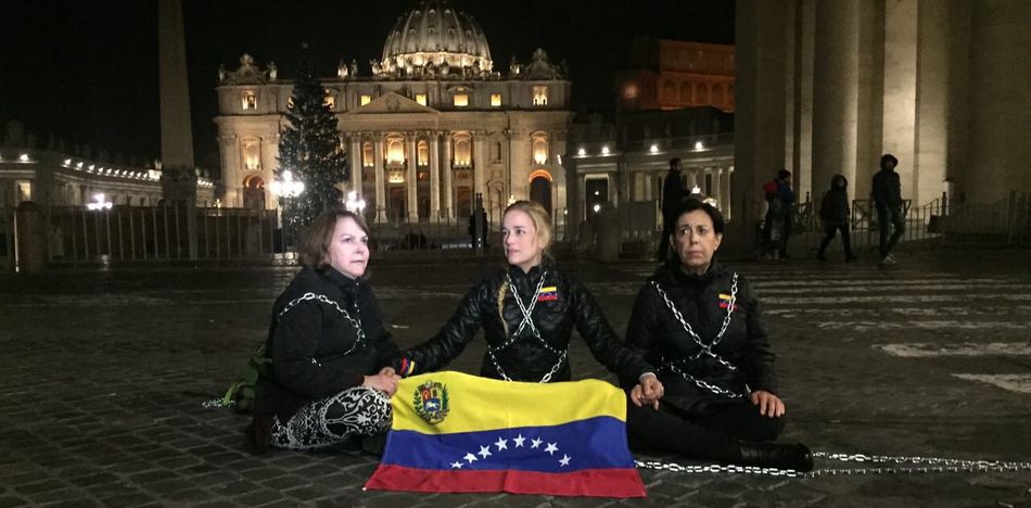 Esposas de presos políticos venezolanos en el Vaticano