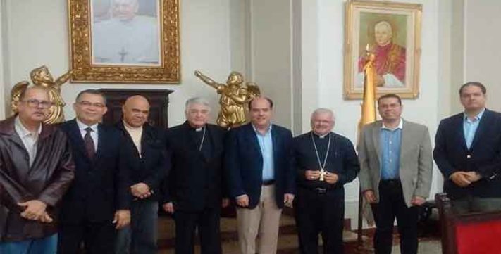 Foto del encuentro de la oposición con los enviados del Vaticano para el diálogo. (Caraota Digital)
