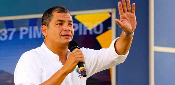 De acuerdo con el presidente Correa, el tema de los fondos que el Estado no ha depositado a Solca "no es tan interesante". (Metro Ecuador)