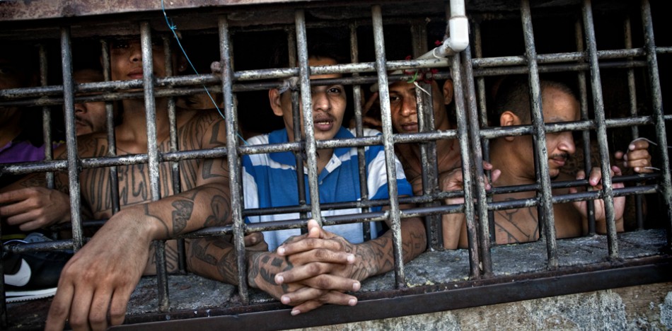 El hacinamiento en las cárceles en El Salvador provocan crisis de salud. (El Faro)
