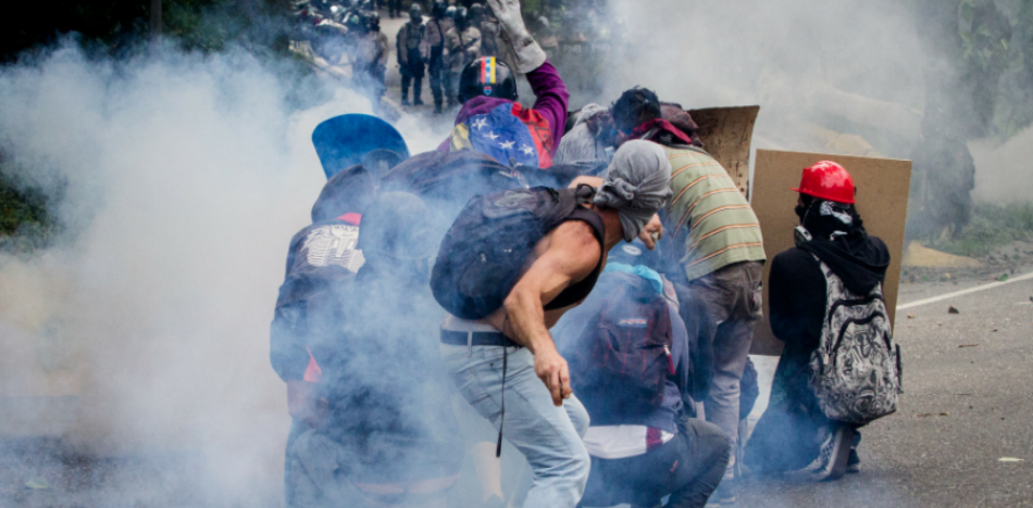 Venezolanos resisten ante represión de Maduro
