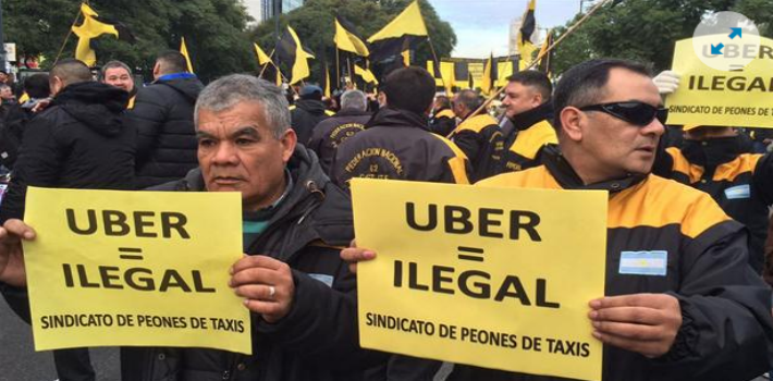 Los taxistas porteños insisten que la actividad de Uber en Buenos Aires debe ser regulada (La Nación)