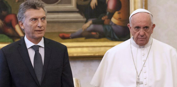 Francisco y Mauricio Macri se reunieron por última vez en Roma, en una audiencia donde resaltó la seriedad del Sumo Pontífice (Infobae)
