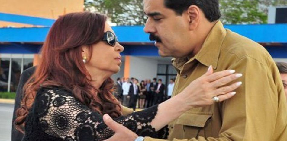 Nicolás Maduro aparece como un collar de piedras para la ex presidente en los últimos días de campaña. (Twitter)