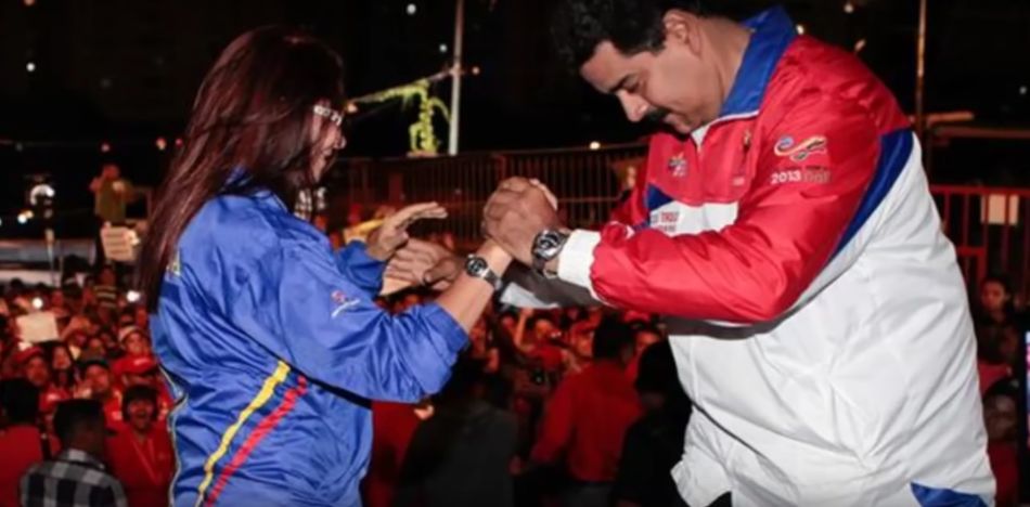 Alguien en el régimen de Venezuela debe haberle dicho a Maduro que le queda bien bailar salsa a toda hora. No saben el descontento social que se acumula en el hambre de los venezolanos. (Youtube)