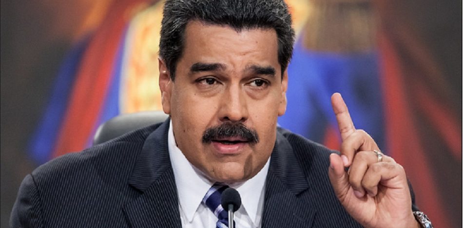 Maduro, quien se ha caracterizado por censurar a su disidencia, por mantener cientos de presos políticos y perseguir a quienes opinan o informan a través de las redes sociales; criticó a Youtube por bloquearle un video.